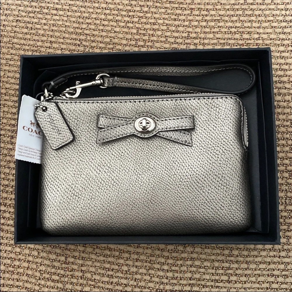Coach wristlet - Picture 2 of 5